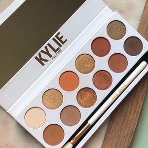 Kylie Cosmetics Bronze Extended Eyeshadow Palette